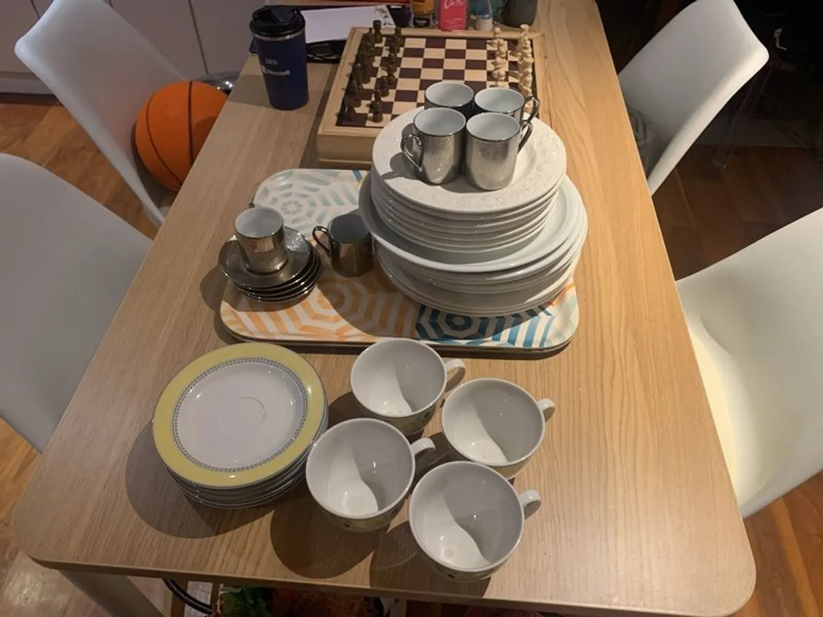 Jumbo porcelain dinnerware deal - Image 1