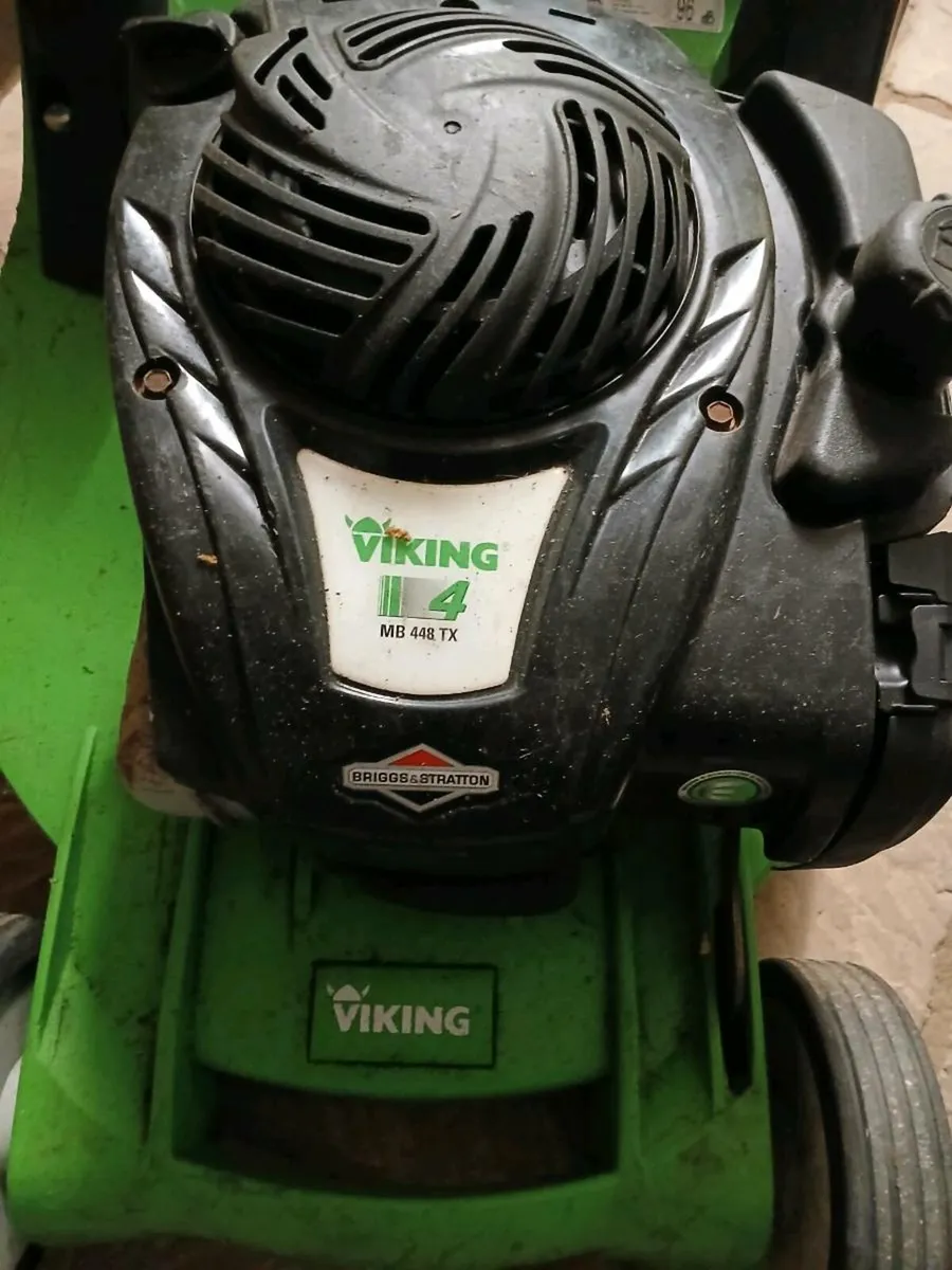 Petrol pushing lawnmower  for parts or repairing - Image 2