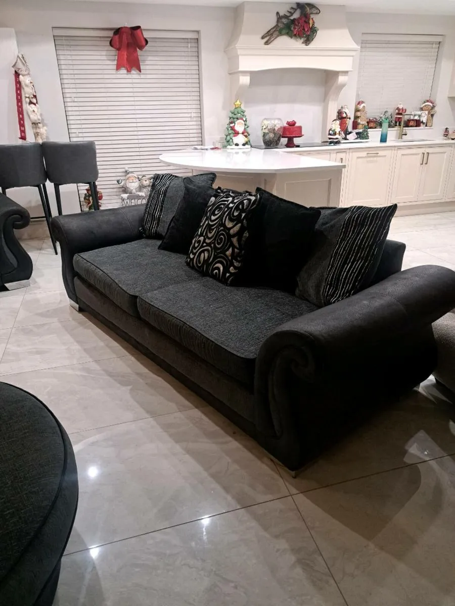 Suite of furniture - Image 2