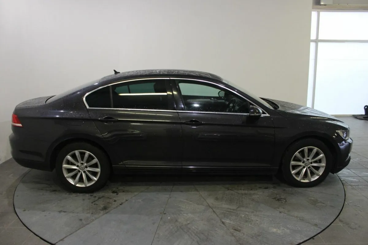 Volkswagen Passat 2.0 TDI 150HP SE BUSINESS BMT - Image 3