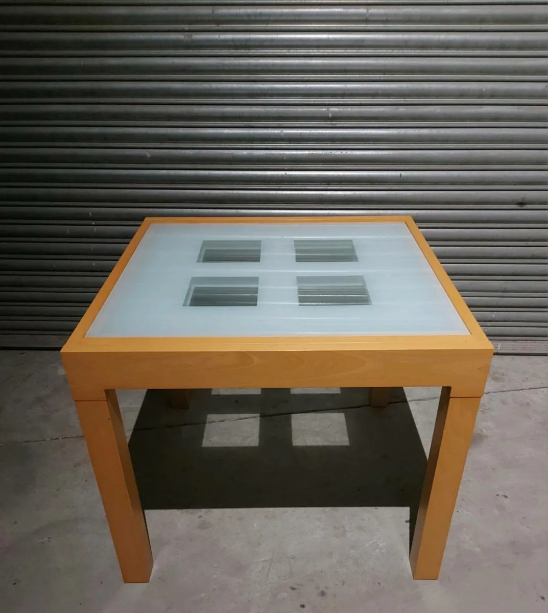 Table and chairs - Image 2