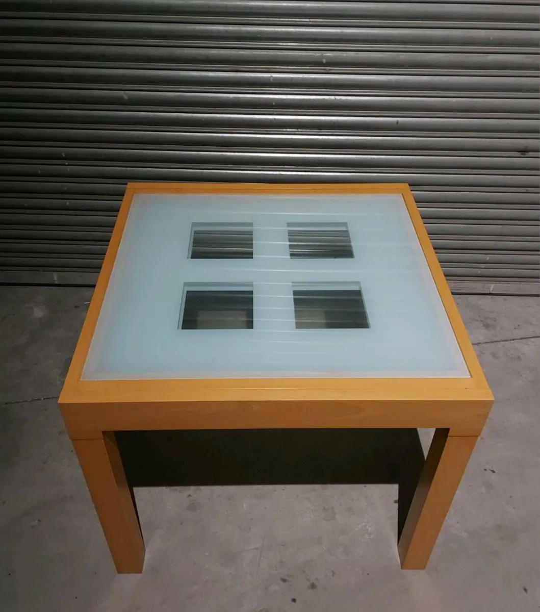 Table and chairs - Image 3