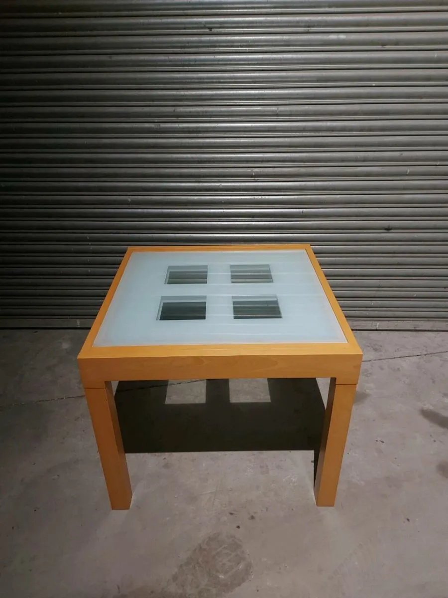 Table and chairs - Image 4