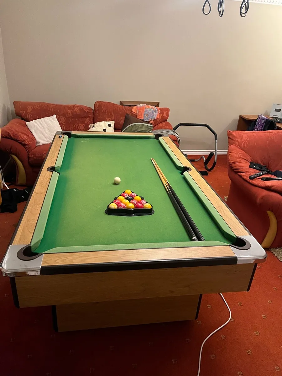 Pool table - Image 1