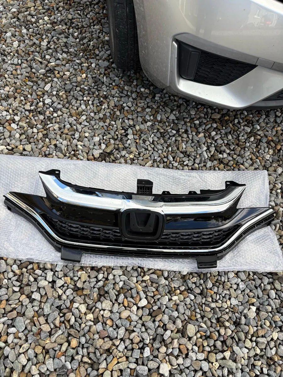 Honda fit grill - Image 1