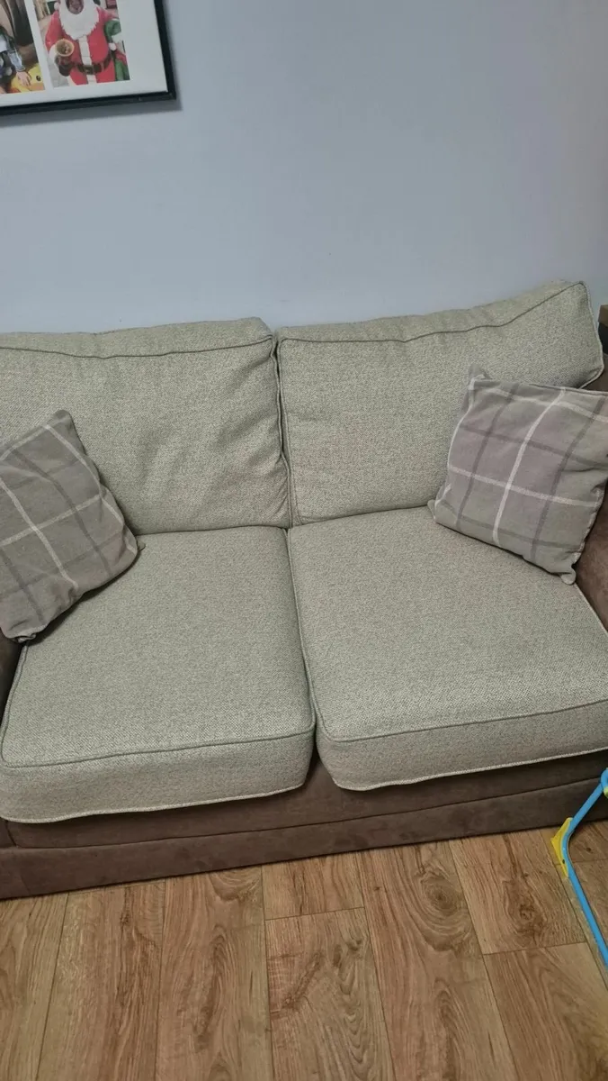 3 piece setee excellent condition. Only in person. - Image 4