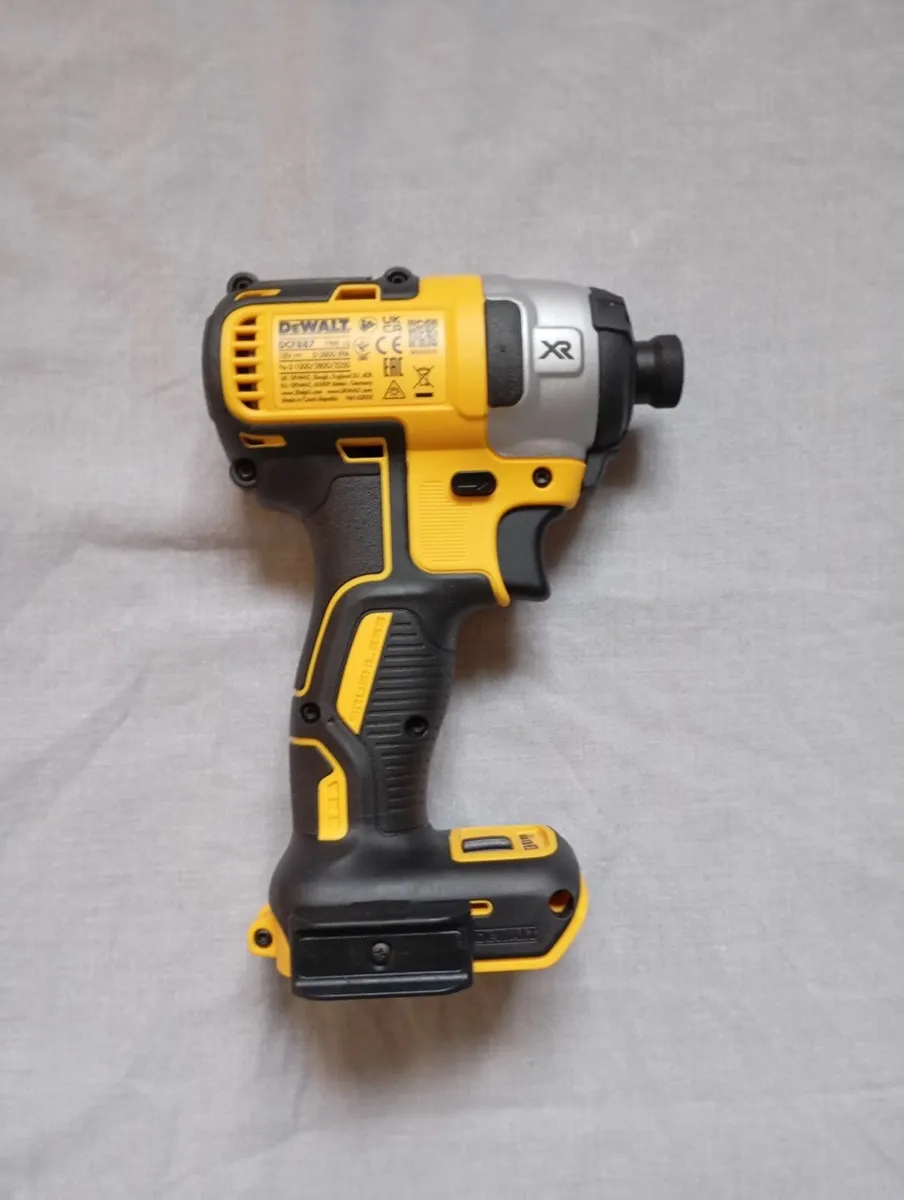 DeWalt dcf887 & 5ah Battery - Image 3