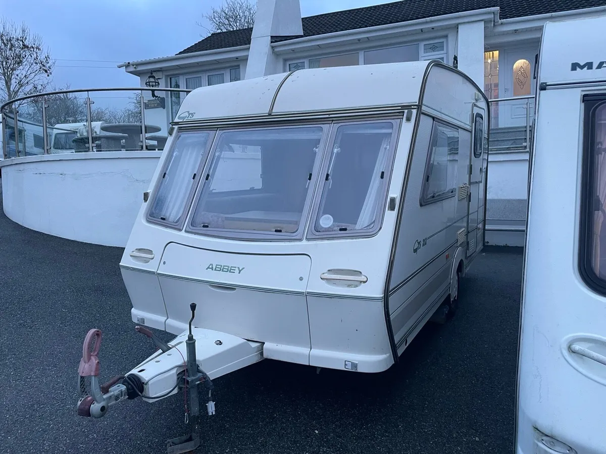 2 birth 650kg caravan - Image 1