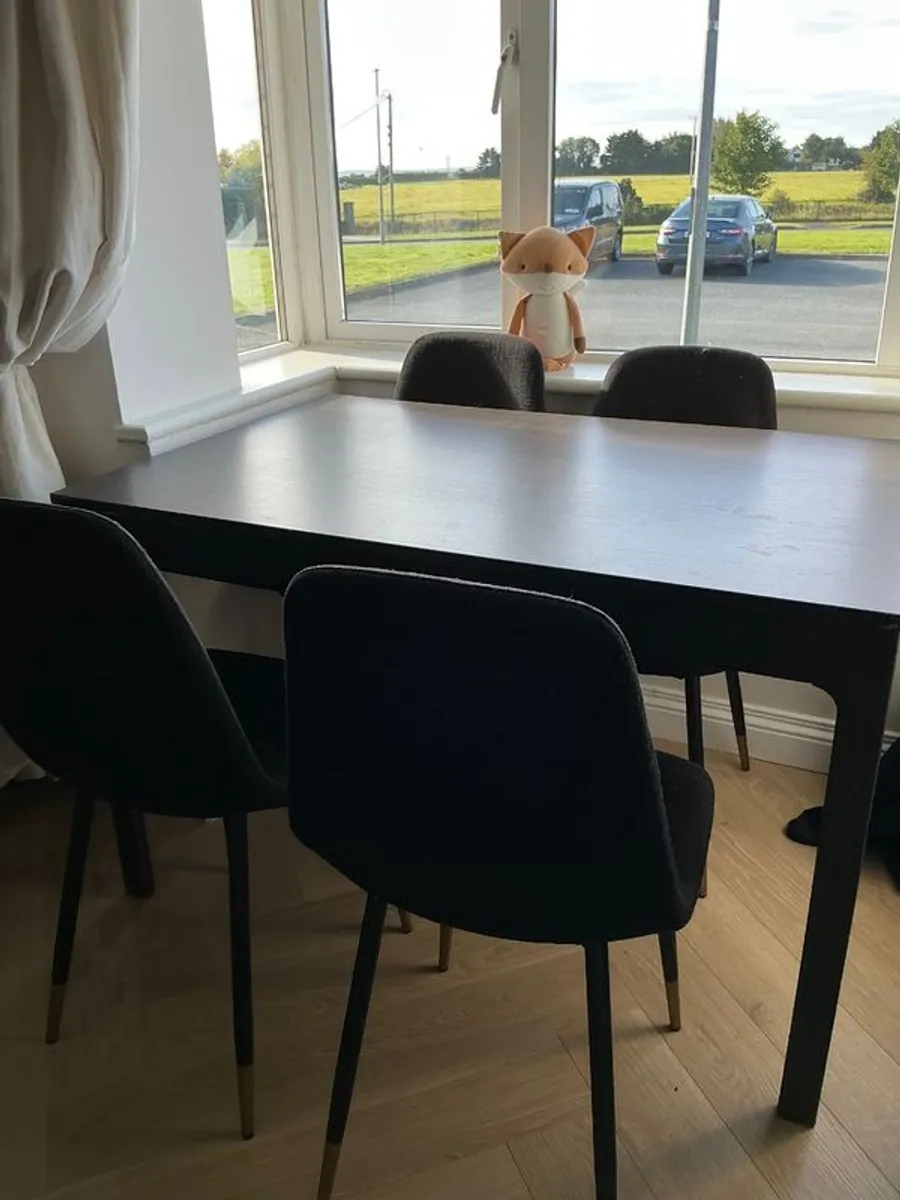Extending table & chairs - Image 1