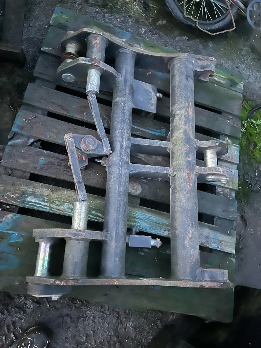 Manitou loader headstock - Image 1