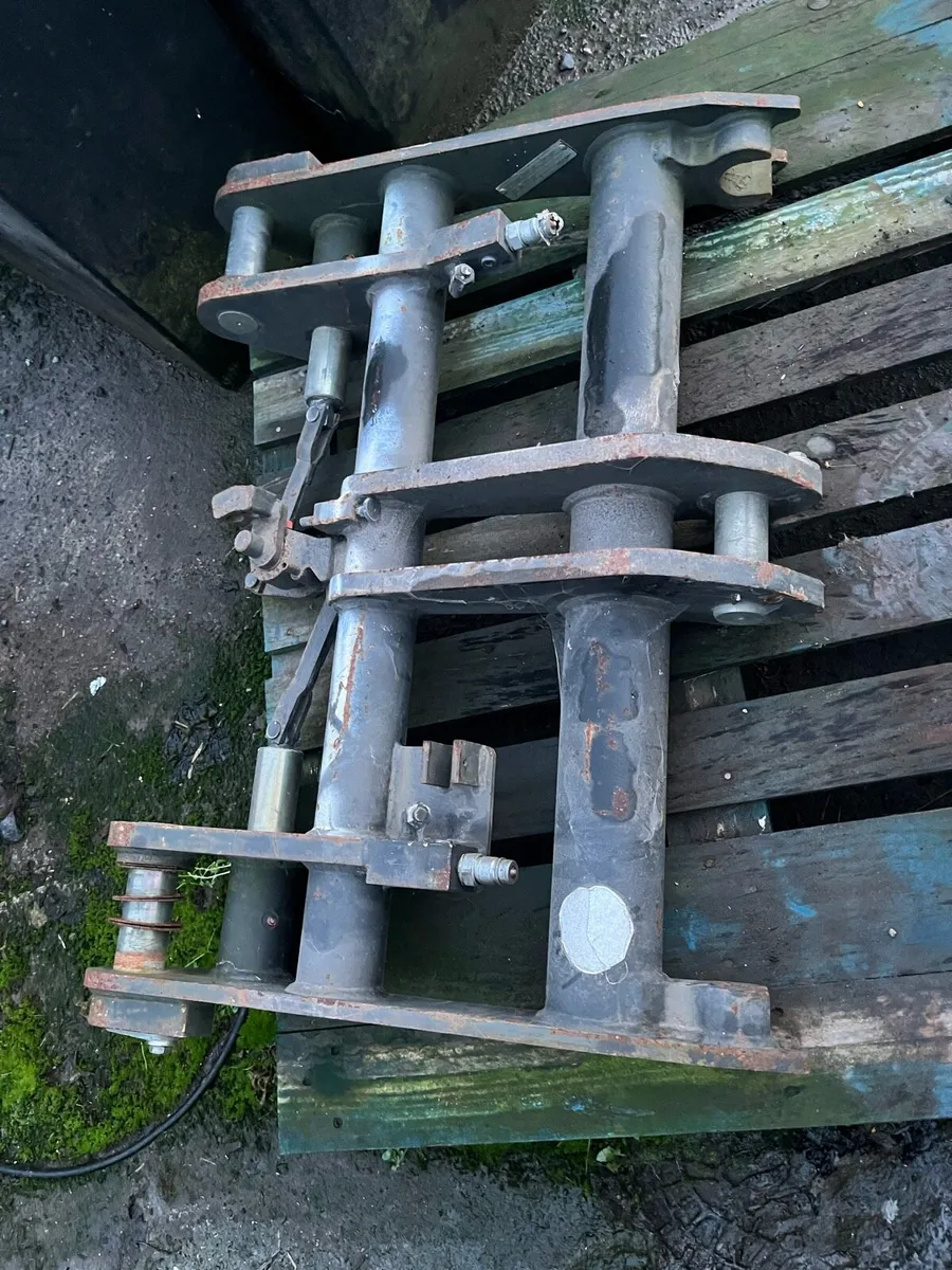 Manitou loader headstock - Image 2