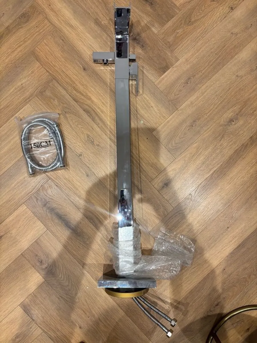 Freestanding chrome bath tap - Image 1