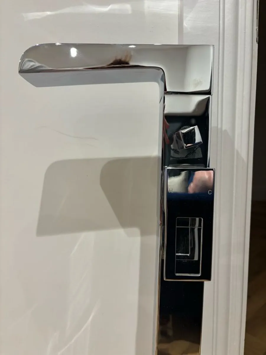 Freestanding chrome bath tap - Image 3