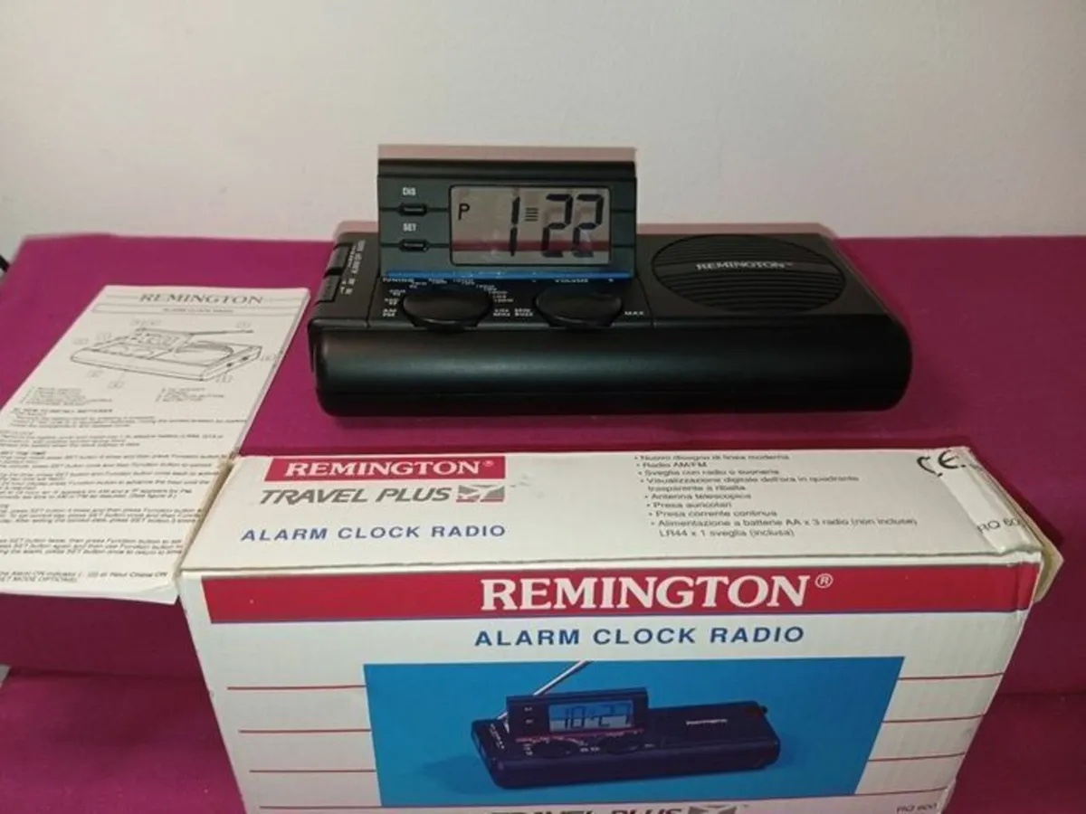 Alarm Clock Radio Remington Retro Travel Plus Port - Image 1