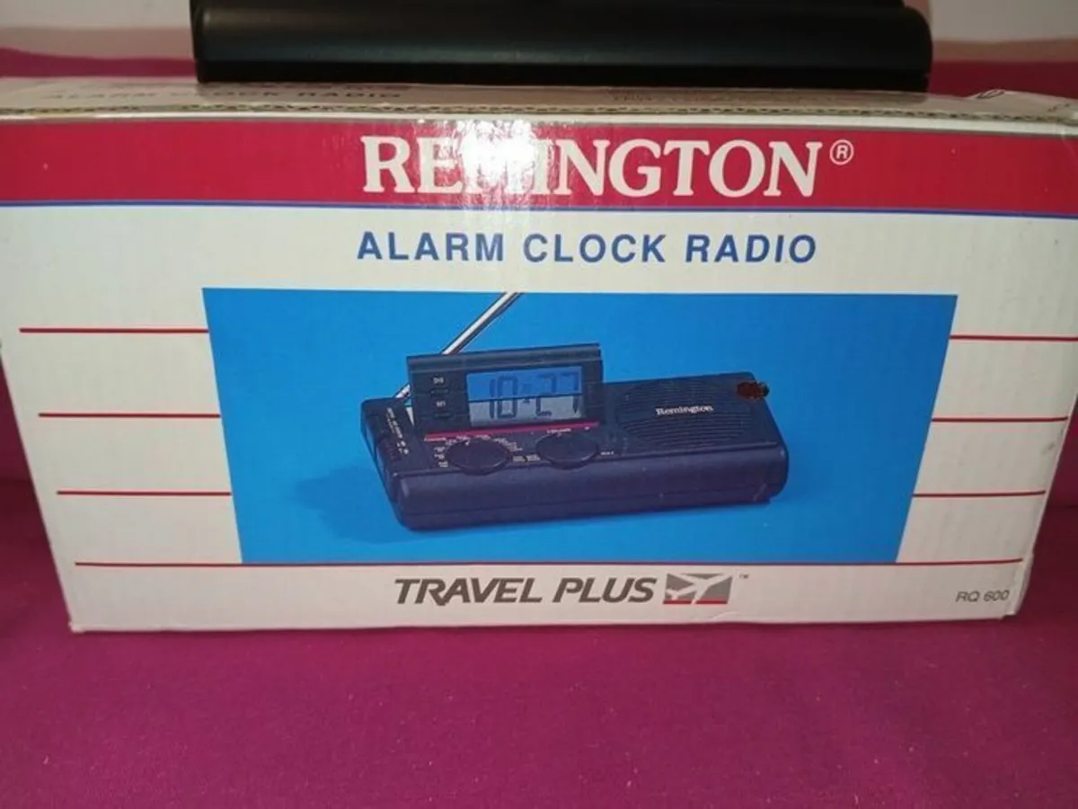 Alarm Clock Radio Remington Retro Travel Plus Port - Image 3