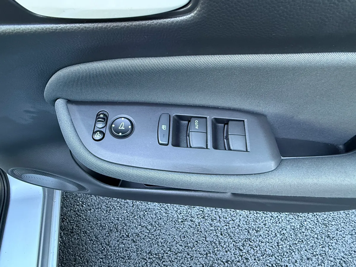 2020 Honda Jazz(Fit)1.5 Hybrid Auto,24k Miles - Image 4