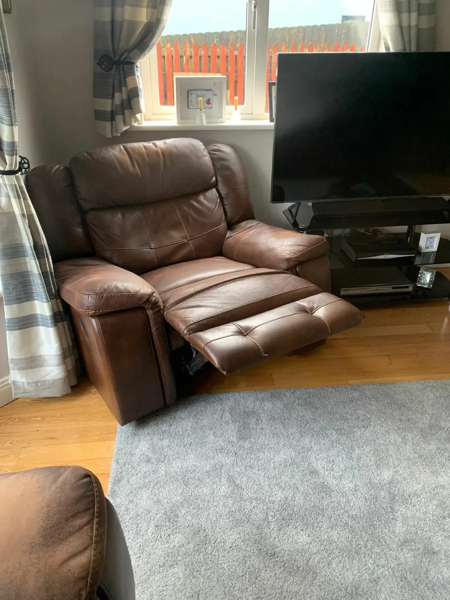 3 Piece Suite - Image 4