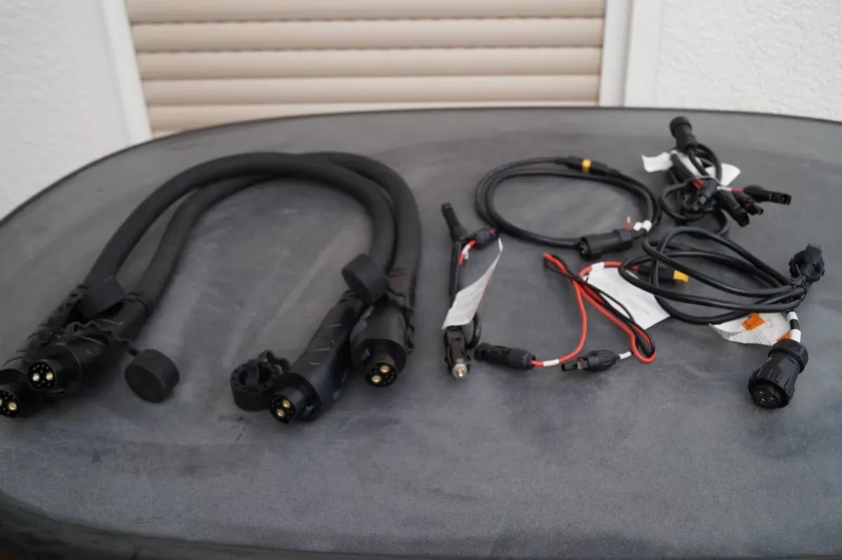 BLUETTI AC300 + B300S Powerstation Set - Image 2