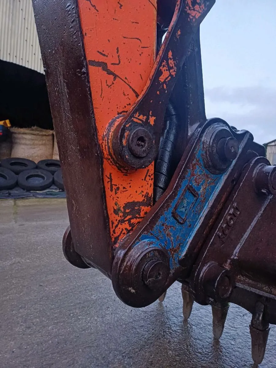 Hitachi EX120-3 - Image 3