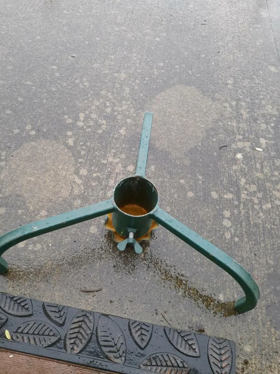 Christmas tree stand