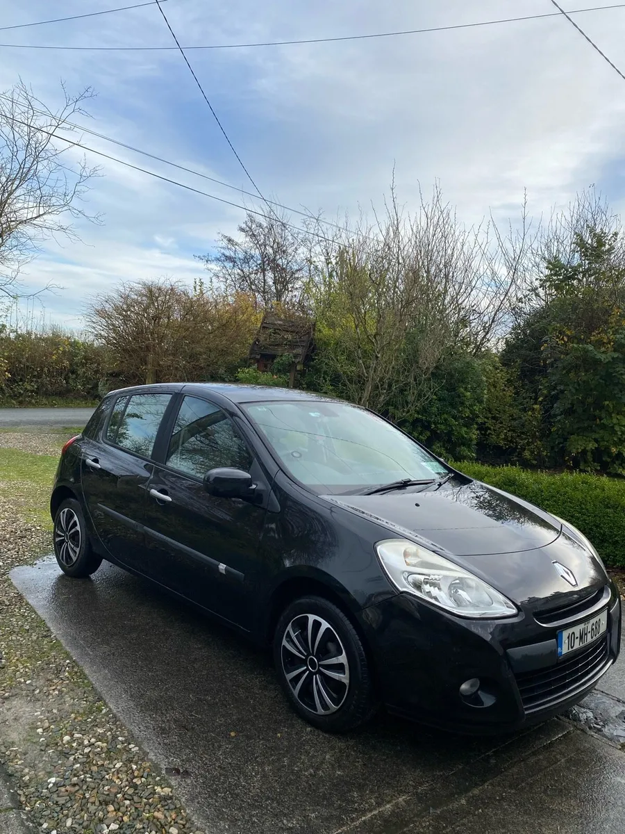 2010 renault clio OPEN TO OFFERS - Image 1