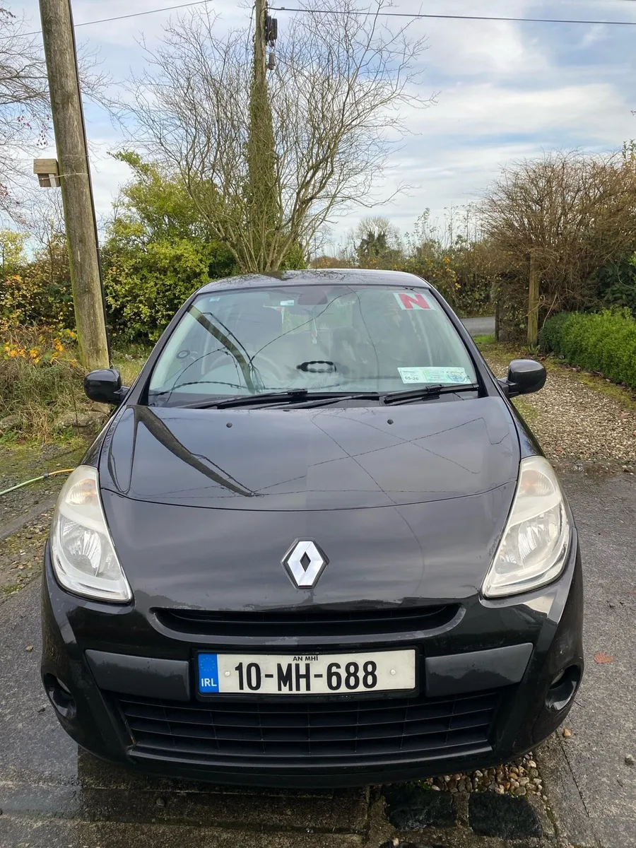 2010 renault clio OPEN TO OFFERS - Image 2