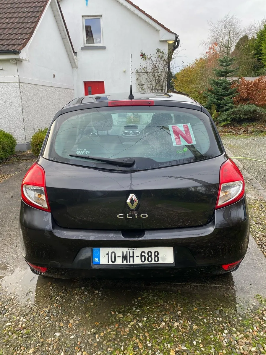 2010 renault clio OPEN TO OFFERS - Image 3