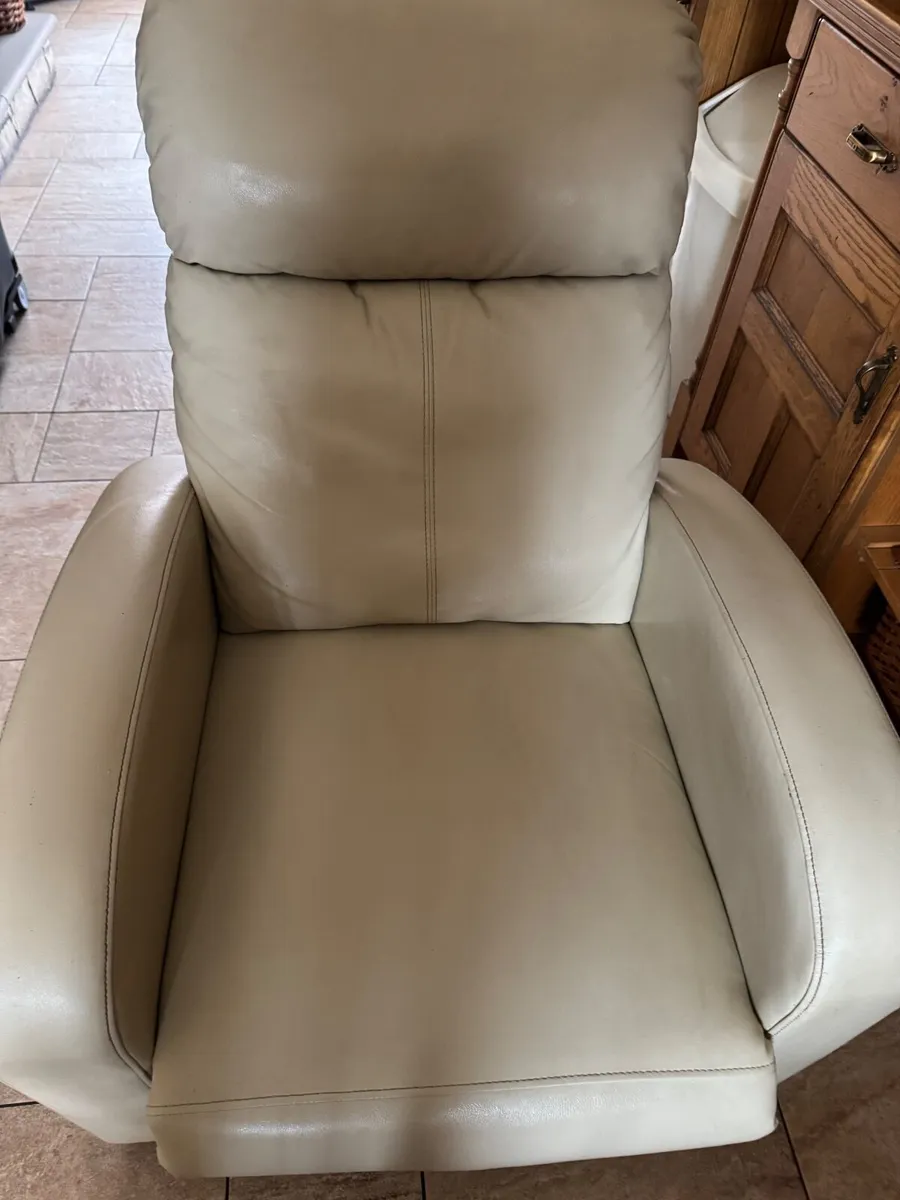 Recliner cream chair - Image 1