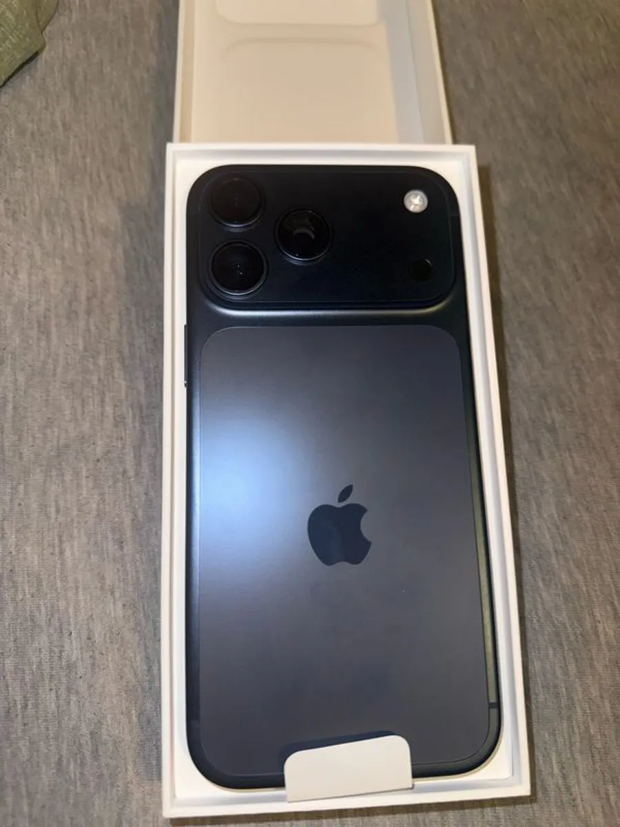 Apple iPhone 17 Pro Max 256 GB Deep Blue - Image 2