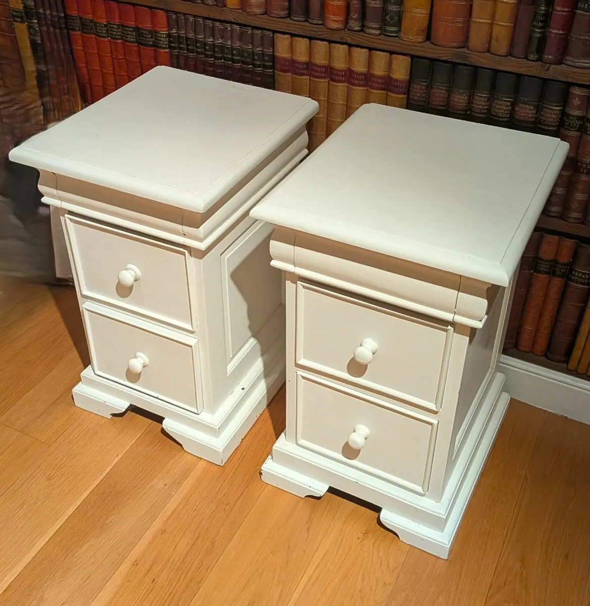Classic Mahogany Bedside Tables - Image 1