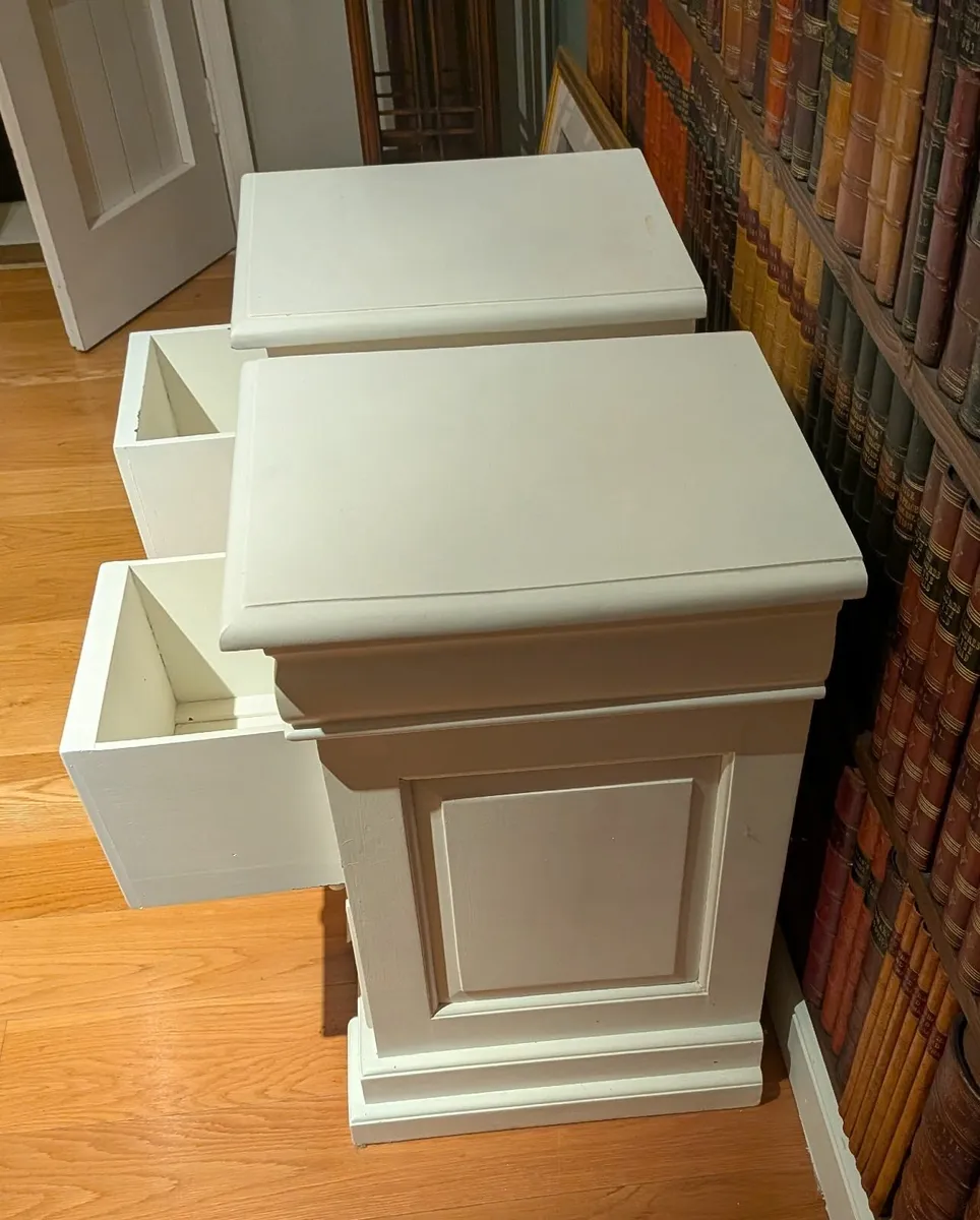 Classic Mahogany Bedside Tables - Image 2