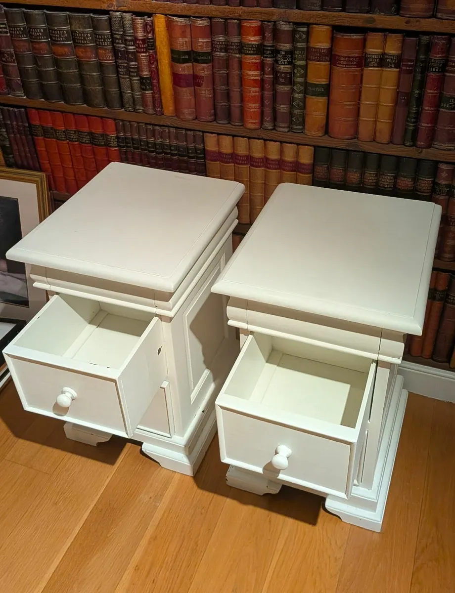 Classic Mahogany Bedside Tables - Image 4