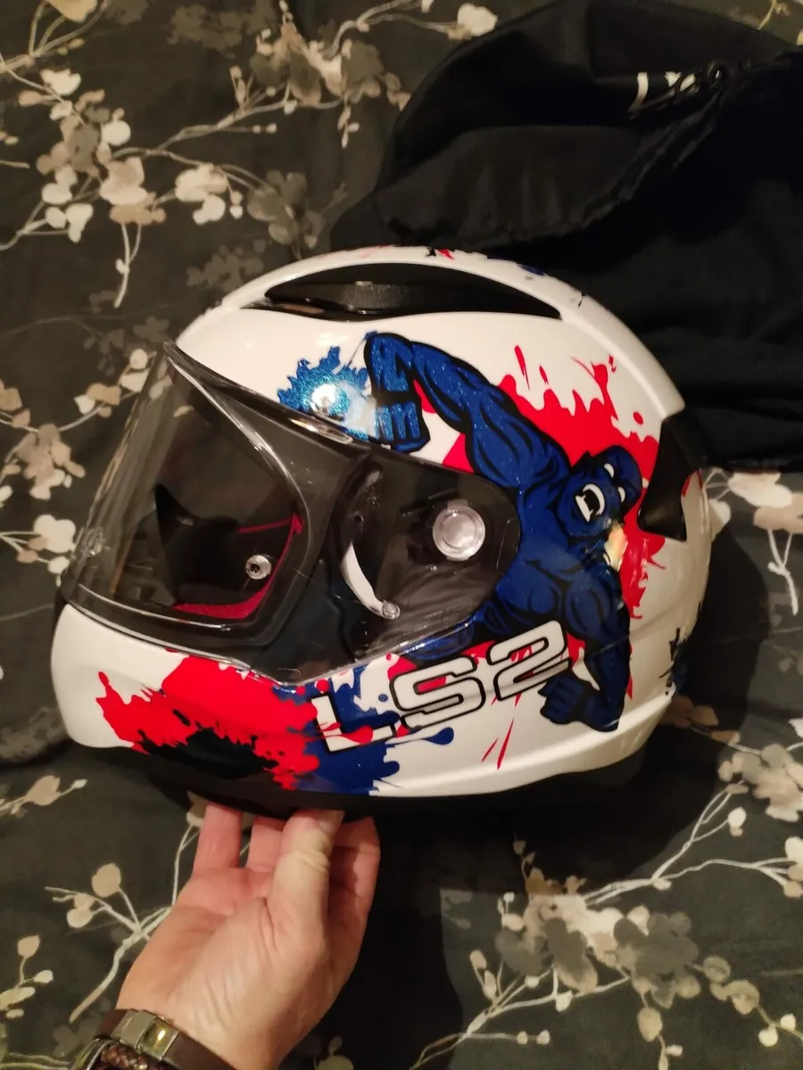 Motorcycle helmet - Image 1