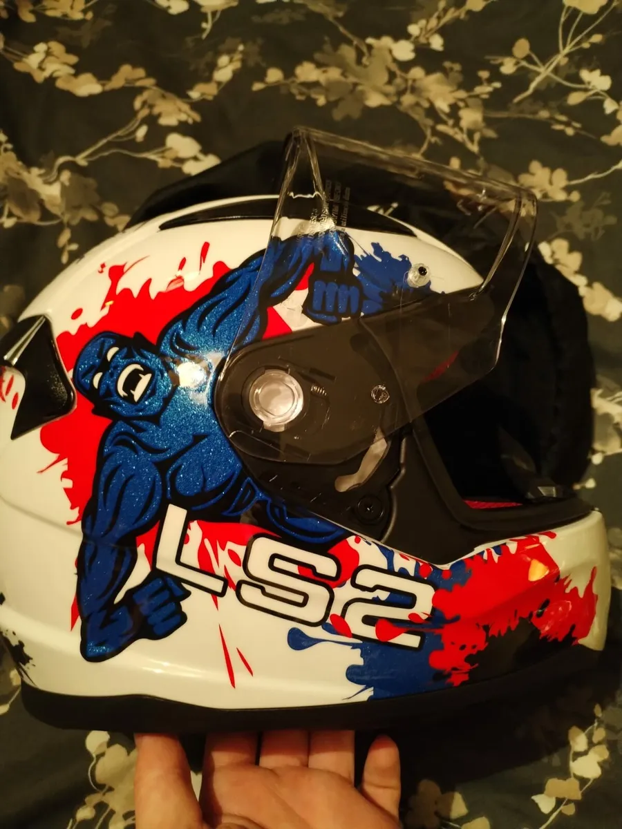 Motorcycle helmet - Image 4