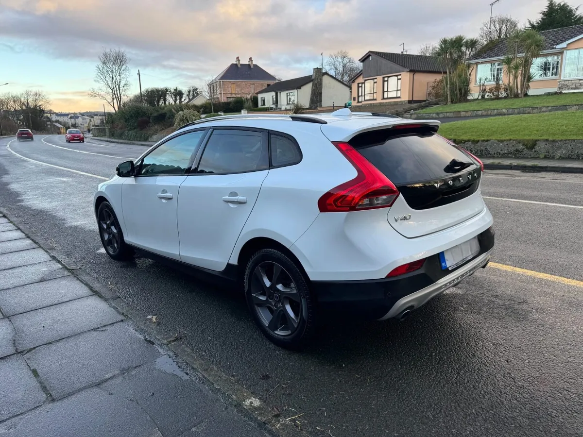 Volvo V40 2016 2.0 D4 CROSS COUNTRY | GREAT OFFER - Image 4