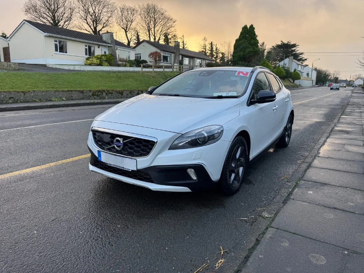 Volvo V40 2016 2.0 D4 CROSS COUNTRY | GREAT OFFER - Image 1