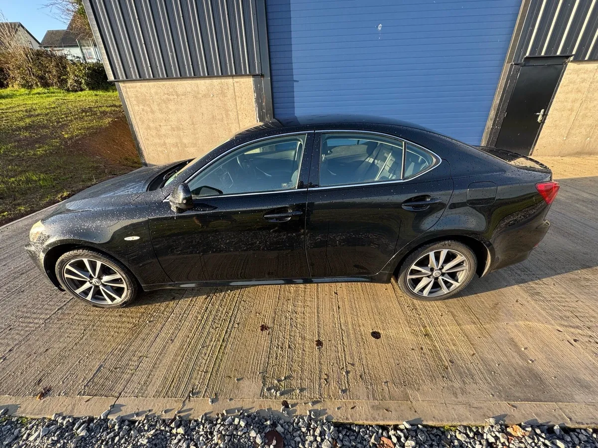 Lexus IS 220D - Image 2