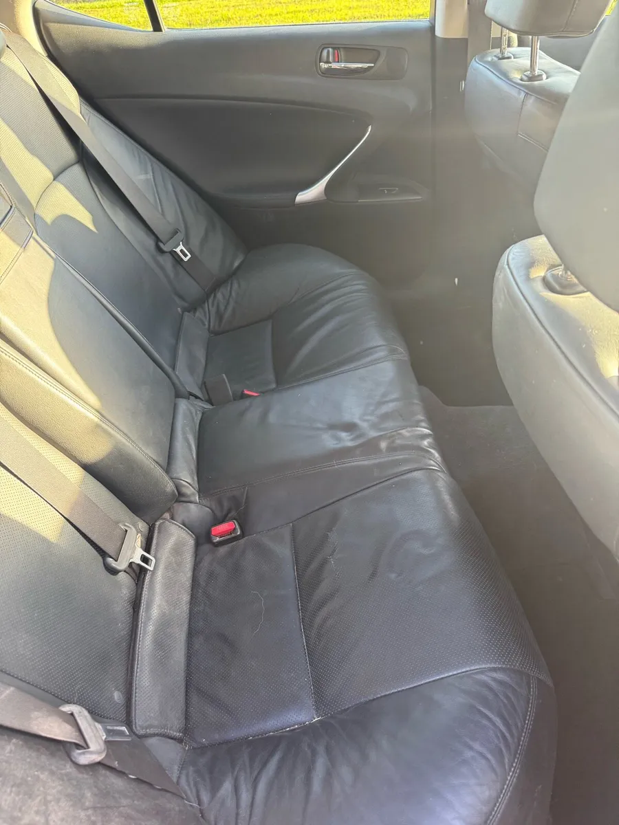 Lexus IS 220D - Image 4