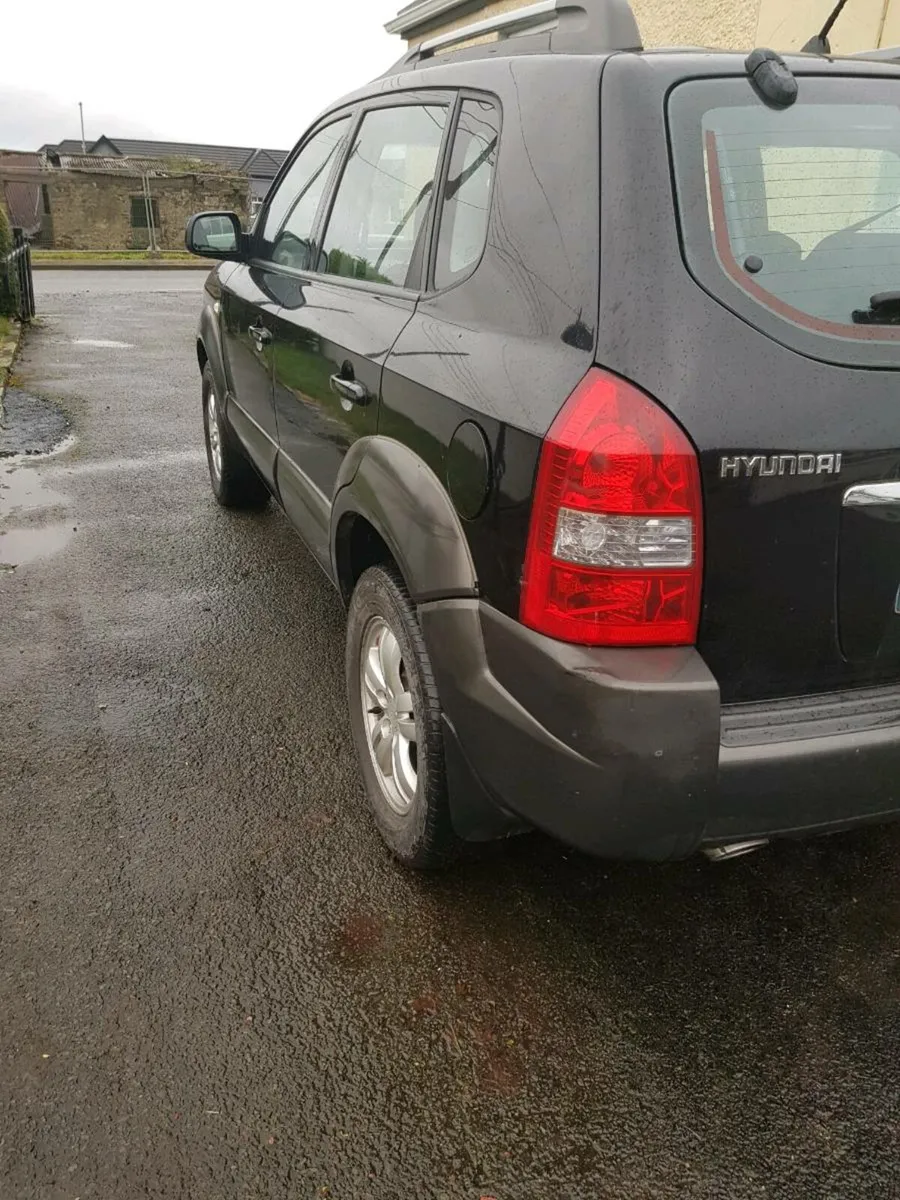 07 Hyundai Tucson - Image 1