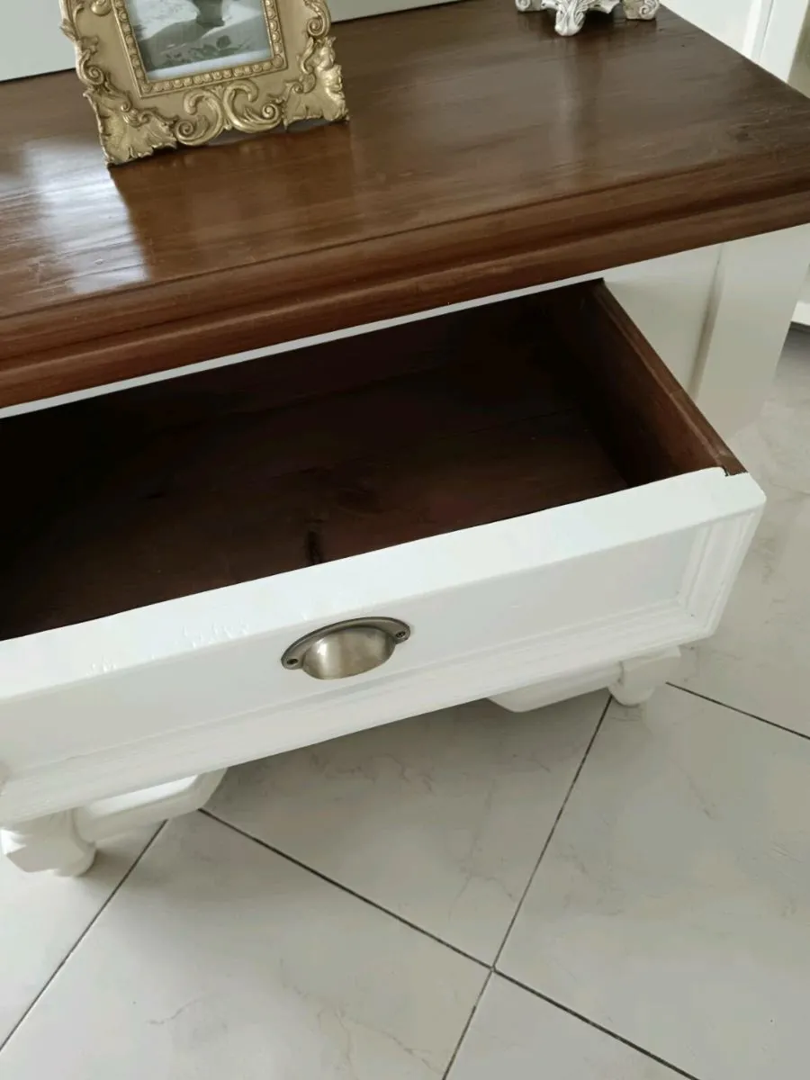 Console table - Image 1