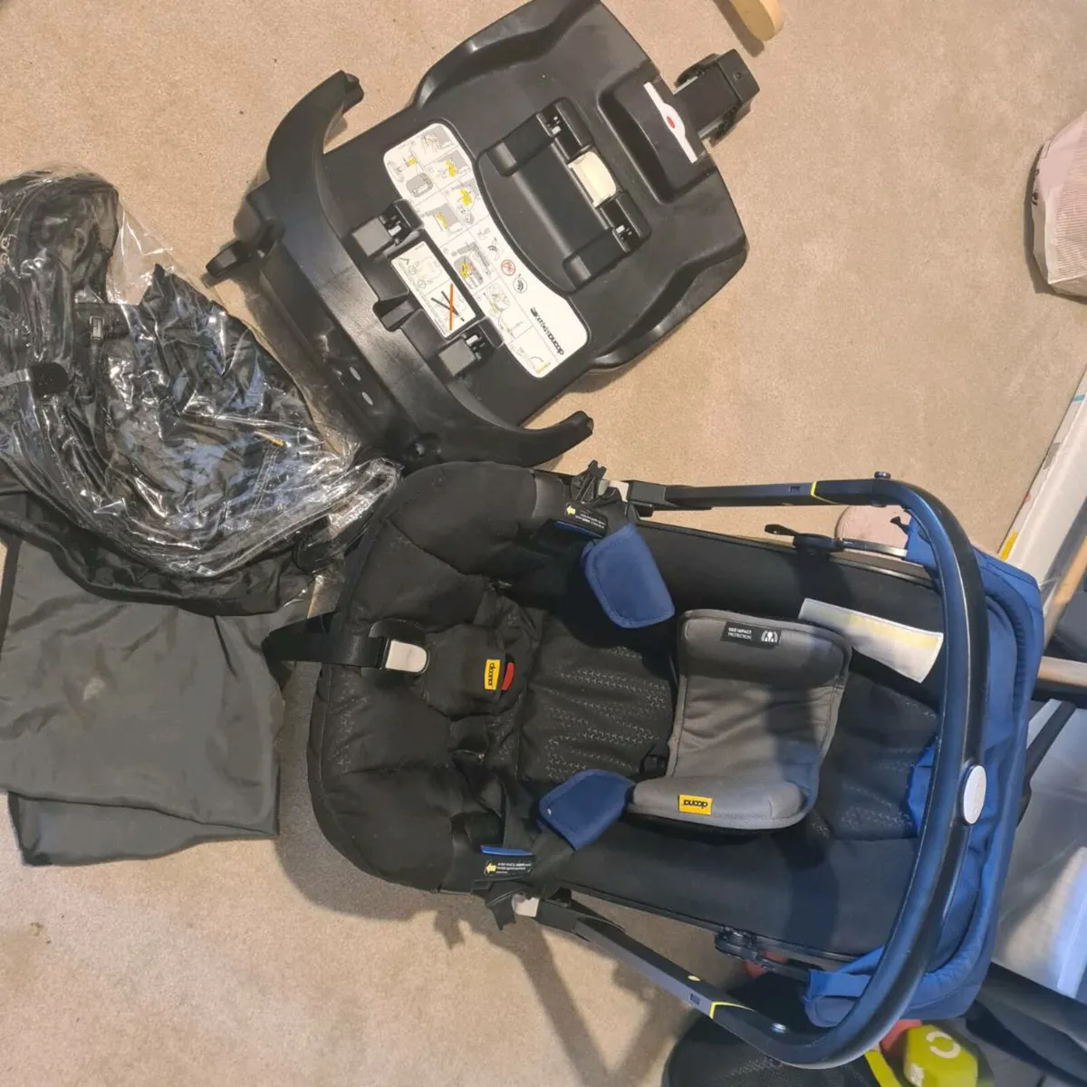 Doona carseat & isofix - Image 2