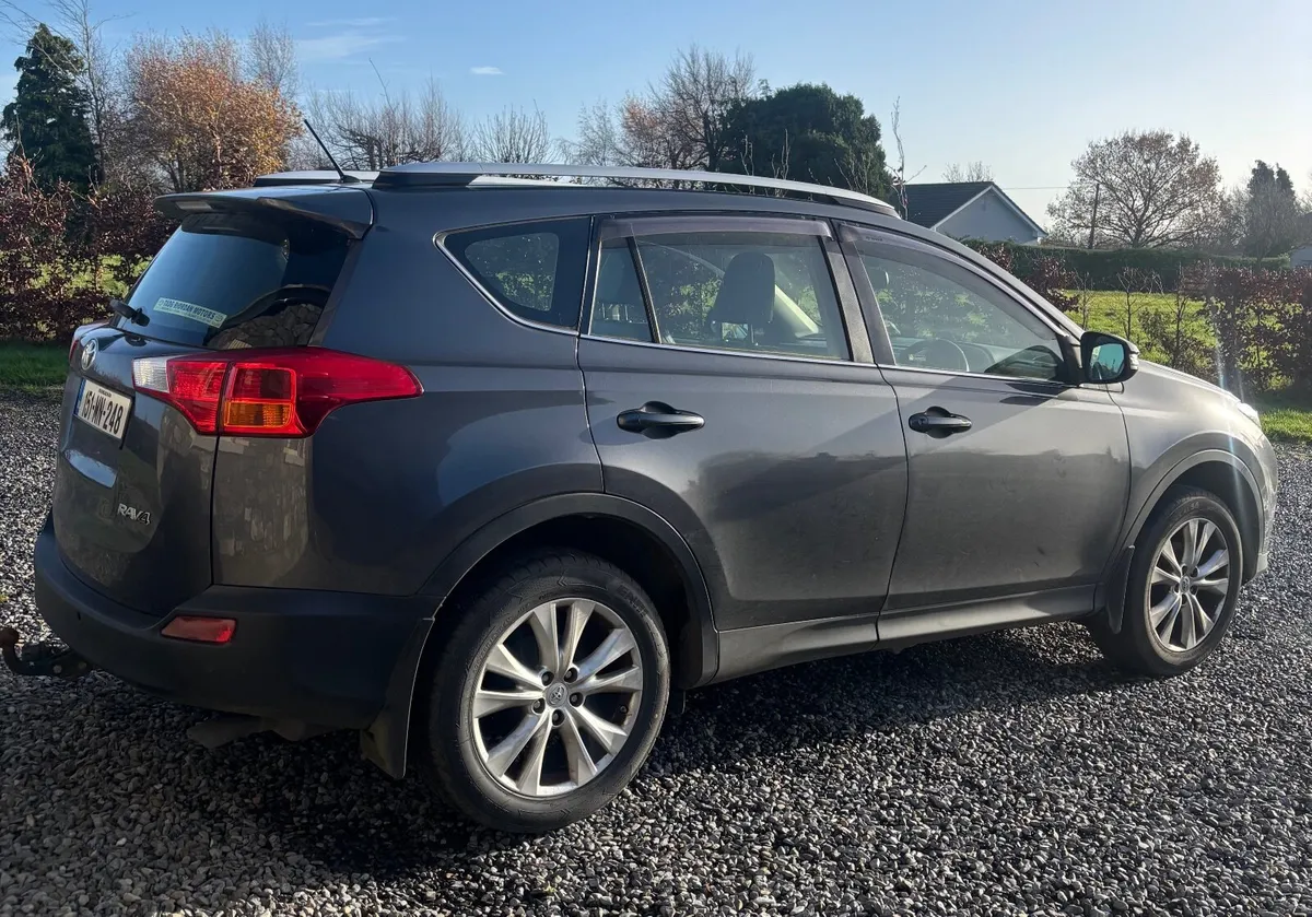 Toyota RAV4 2015 - Image 2