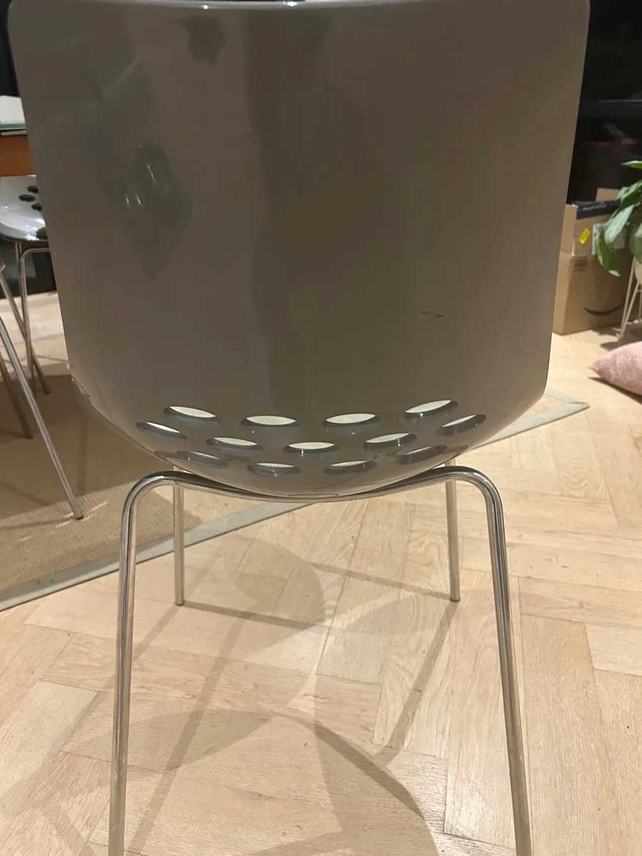 Calligaris Dining table and chairs - Image 3