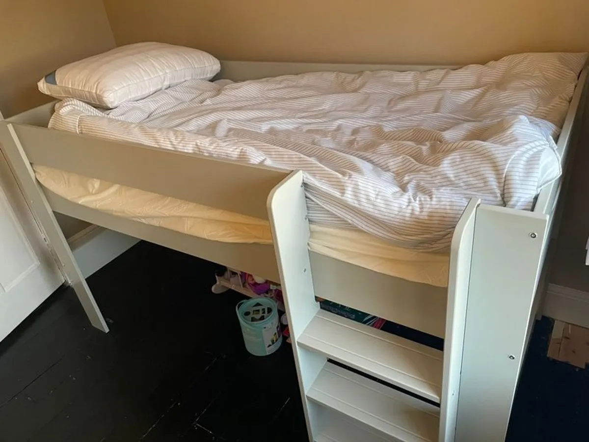Child Bed - Image 1