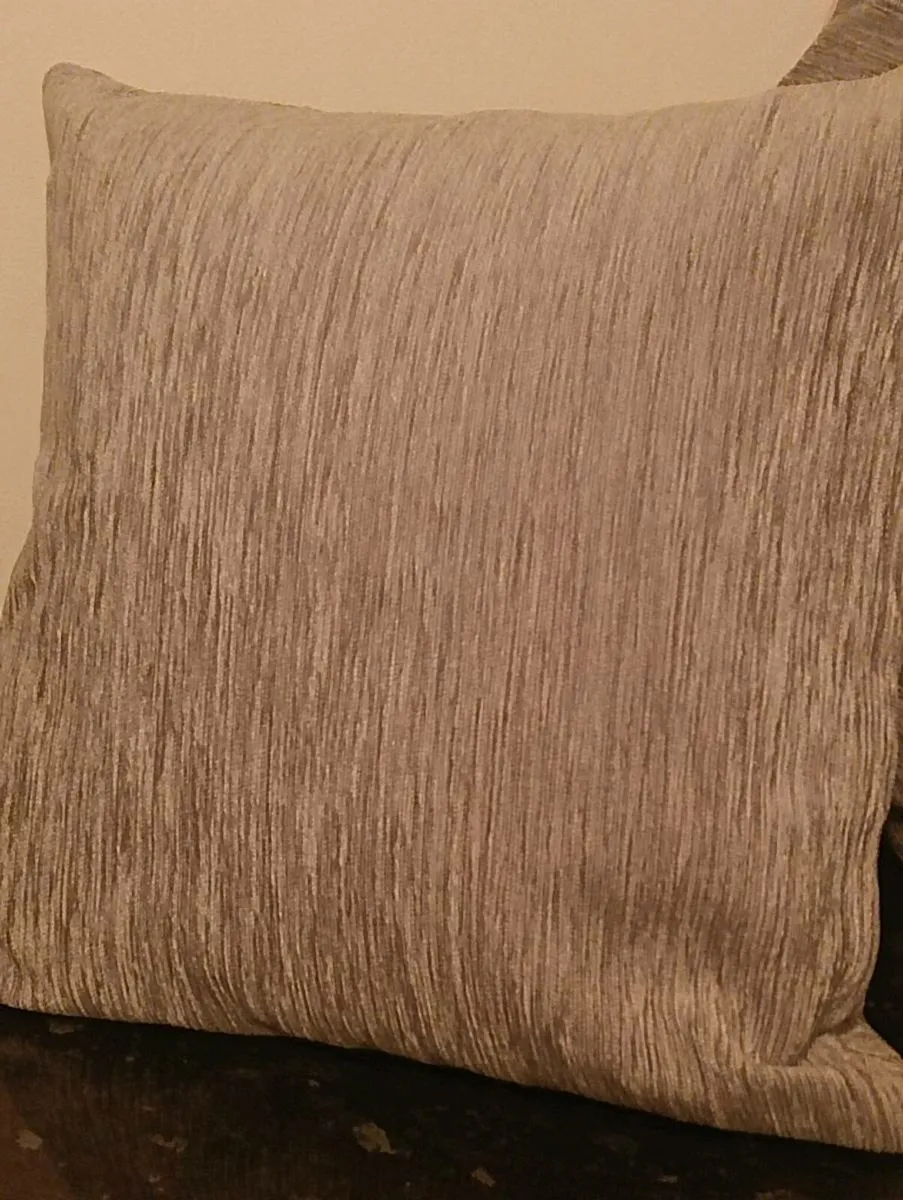 3 beautiful cushions light green new unwanted gift - Image 2