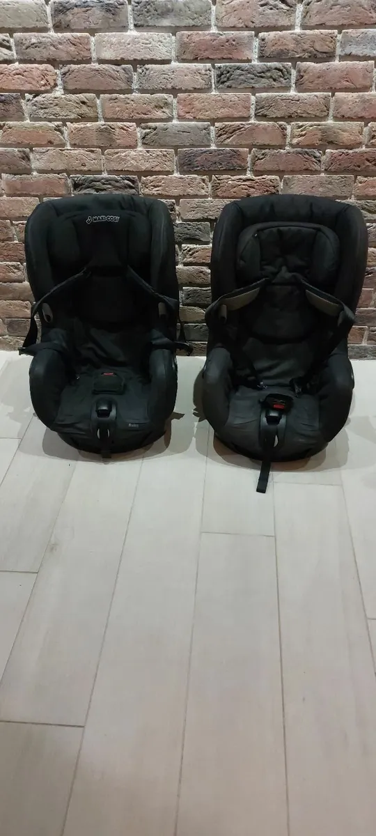 Maxi Cosi Axiss Swivel Car Seats - Image 2