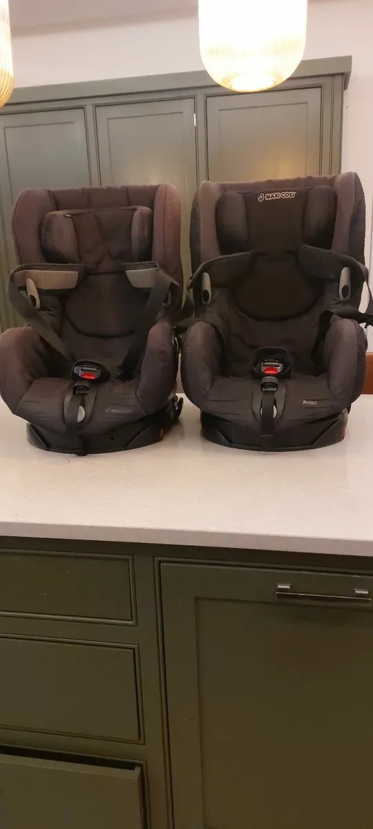 Maxi Cosi Axiss Swivel Car Seats - Image 3