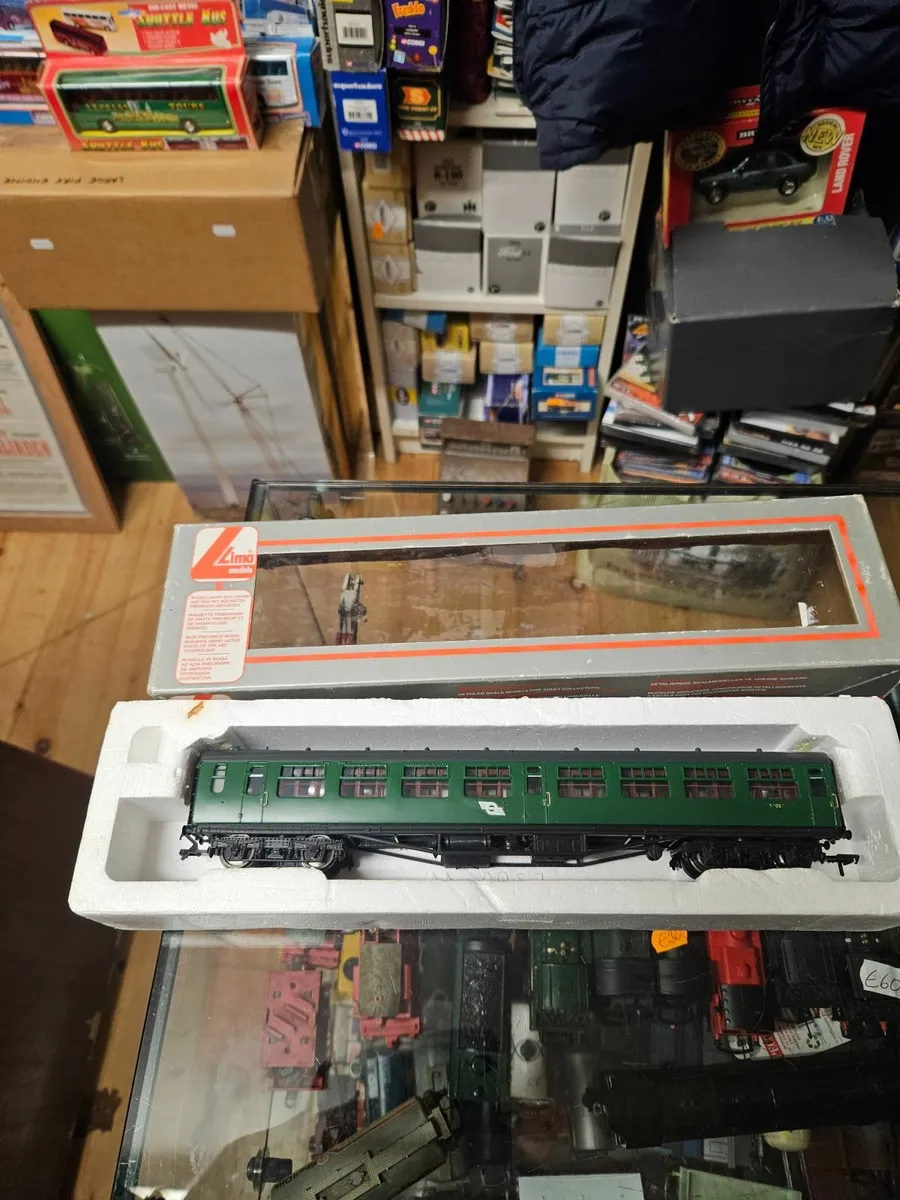 Hornby Bachmann OO Gauge Irish Rail Carraige