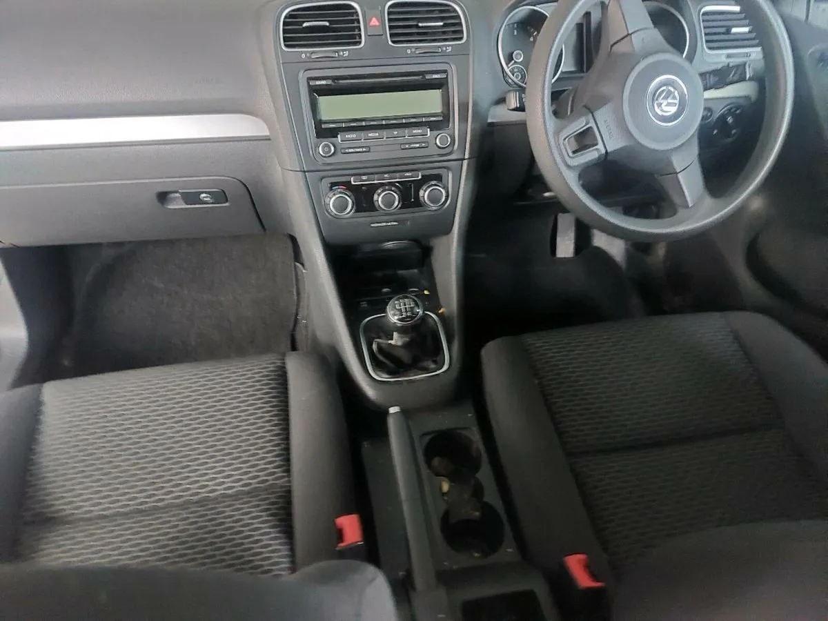 2010 vw golf 1.6 nct 9/26 tax 4/26 tax €200 - Image 4