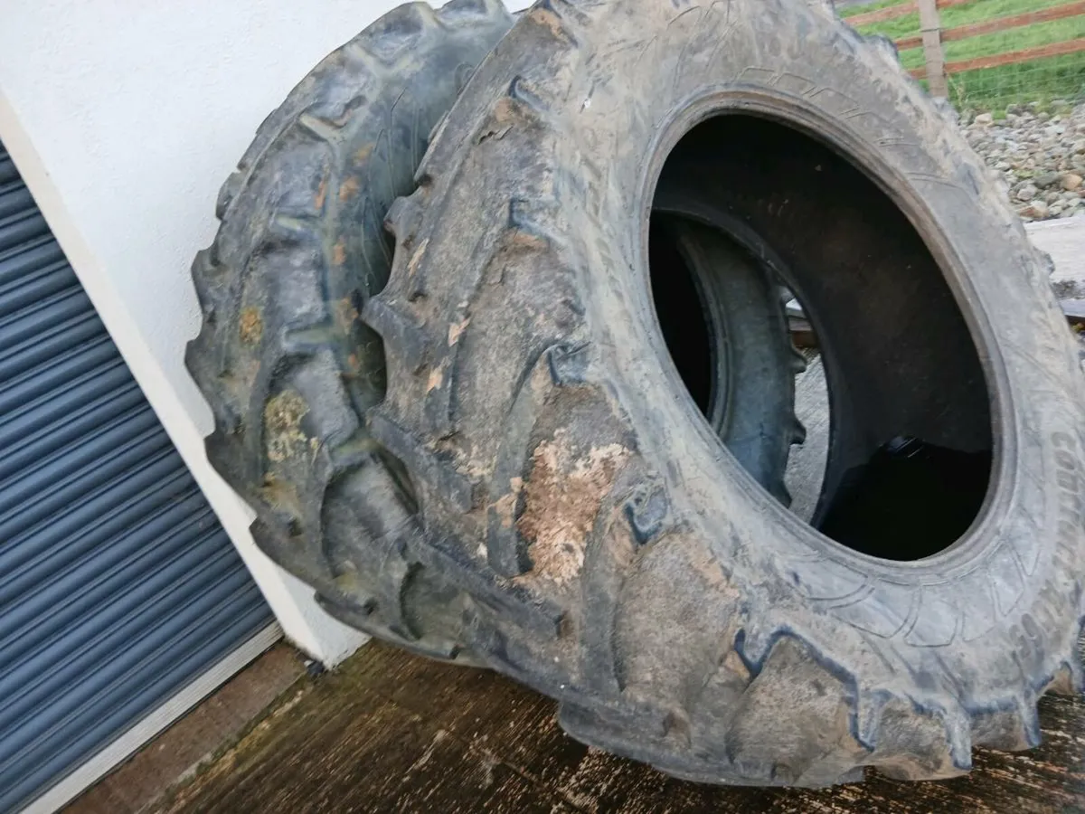 70% 600,65,38 tyre's and dual wheels - Image 1